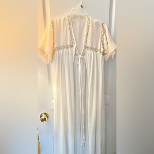 Vintage robe/ lingerie sz small